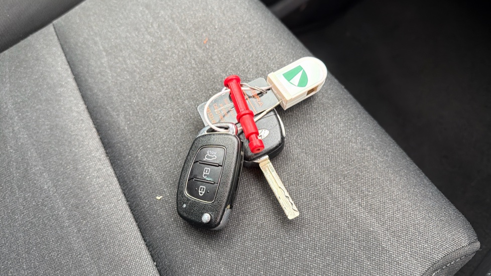 Hyundai TUCSON 1.6 GDi SE Nav 5dr 2WD Petrol Estate - Image 20