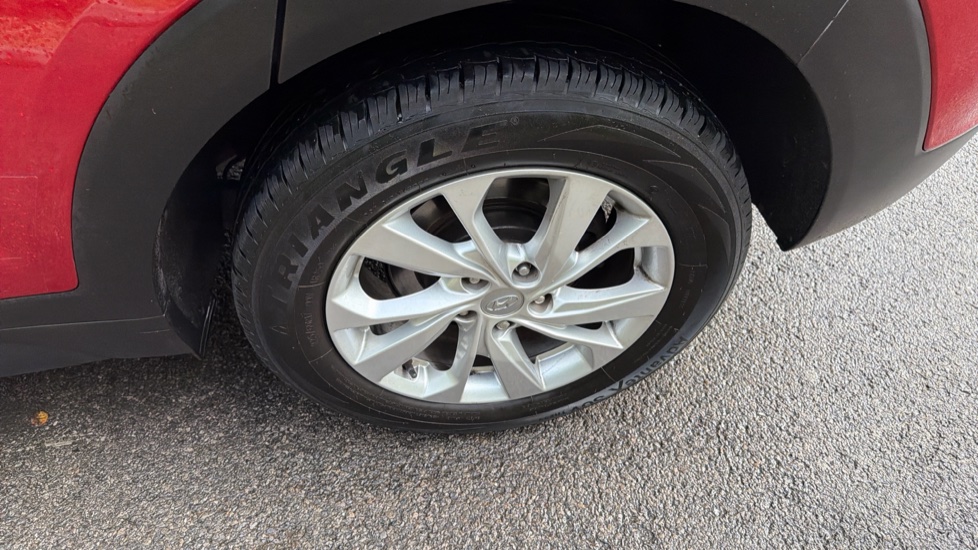 Hyundai TUCSON 1.6 GDi SE Nav 5dr 2WD Petrol Estate - Image 38