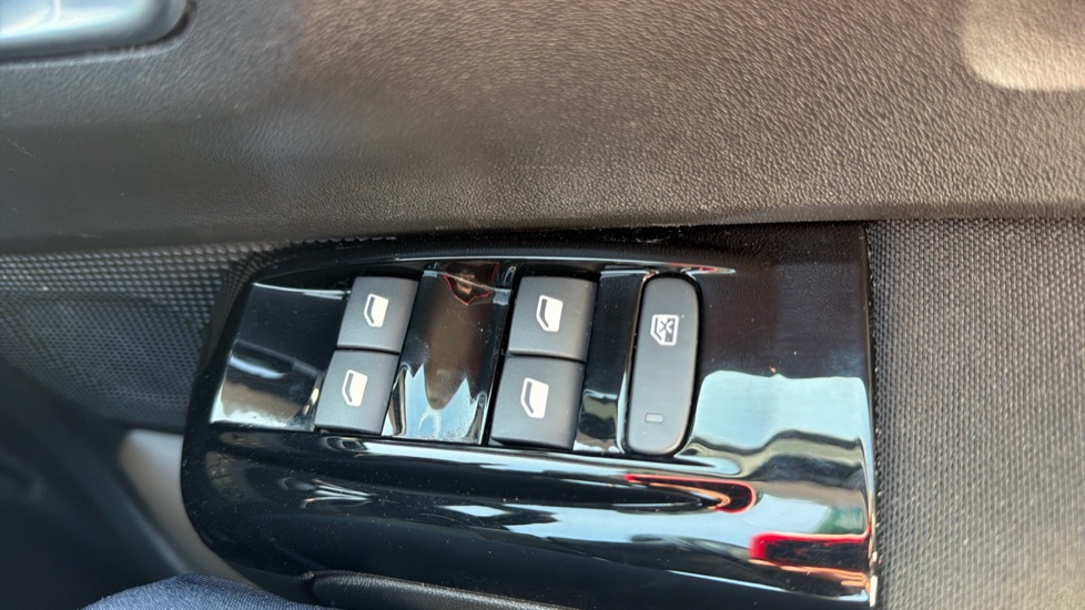 Citroen C3 1.2 PureTech 110 Flair 5dr Petrol Hatchback - Image 24