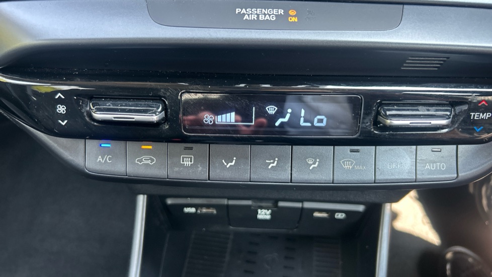 Hyundai BAYON 1.0 TGDi [120] 48V MHEV Premium 5dr DCT Petrol Hatchback - Image 23