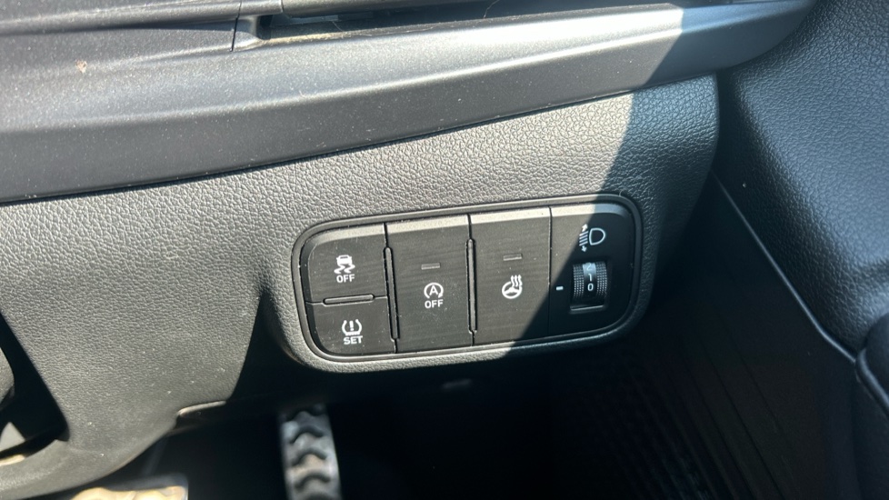 Hyundai BAYON 1.0 TGDi [120] 48V MHEV Premium 5dr DCT Petrol Hatchback - Image 27