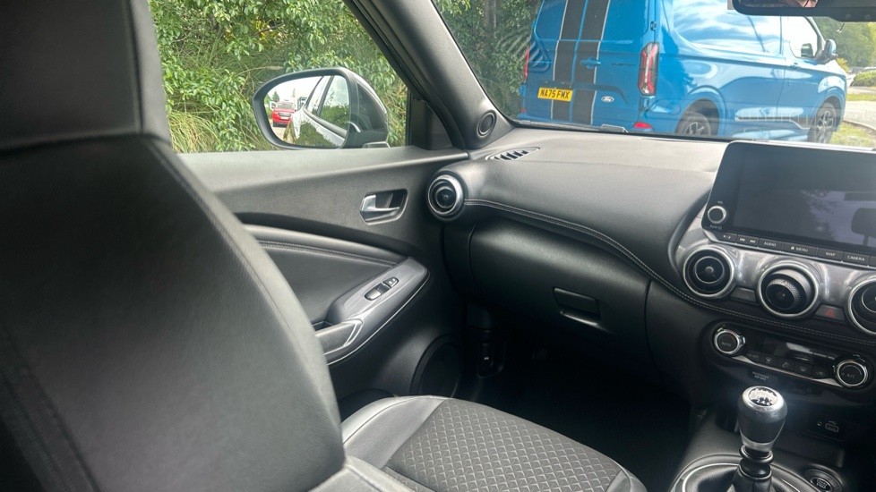 Nissan Juke 1.0 DiG-T 114 N-Connecta 5dr Petrol Hatchback - Image 14