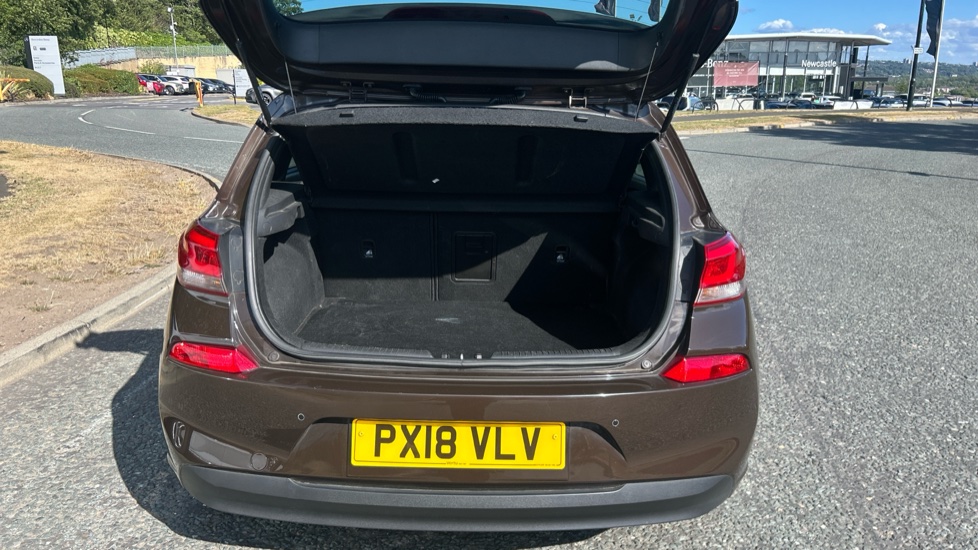 Hyundai i30 1.4T GDI Premium 5dr Petrol Hatchback - Image 4