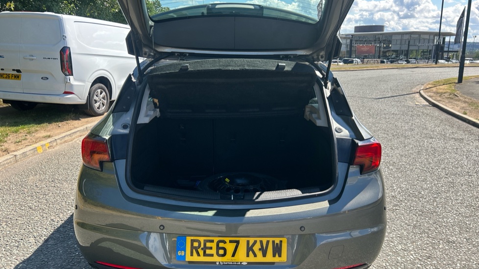 Vauxhall Astra 1.4T 16V 150 SRi Nav 5dr Petrol Hatchback - Image 4