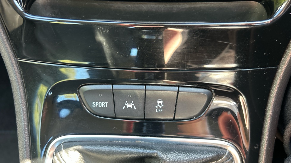 Vauxhall Astra 1.4T 16V 150 SRi Nav 5dr Petrol Hatchback - Image 24