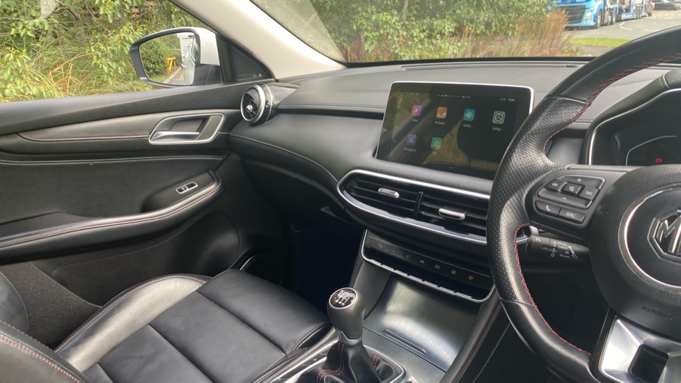 MG HS 1.5 T-GDI SE 5dr Petrol Hatchback - Image 14