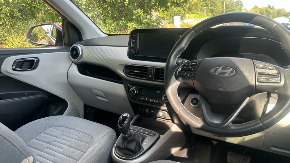 Hyundai i10 1.2 MPi Premium 5dr Auto Petrol Hatchback - Image 11