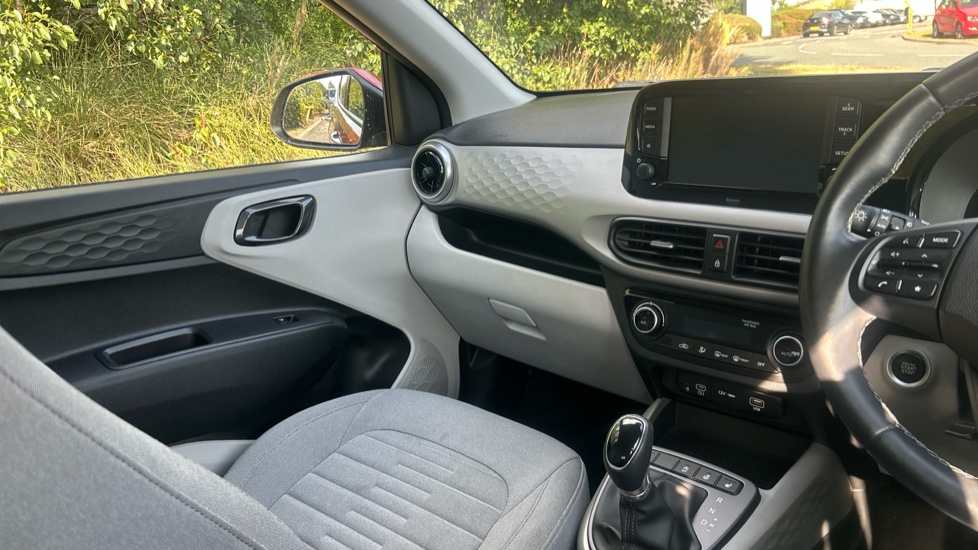 Hyundai i10 1.2 MPi Premium 5dr Auto Petrol Hatchback - Image 14