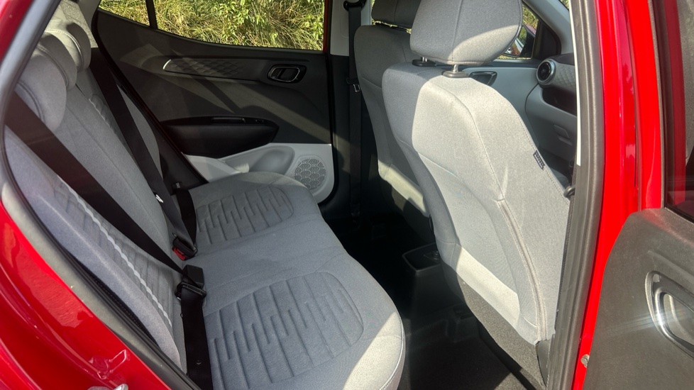 Hyundai i10 1.2 MPi Premium 5dr Auto Petrol Hatchback - Image 16