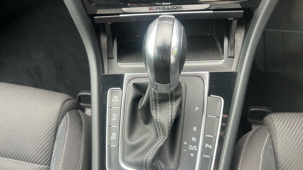 Volkswagen Golf 2.0 TSI 300 R 5dr 4MOTION DSG Petrol Hatchback - Image 23