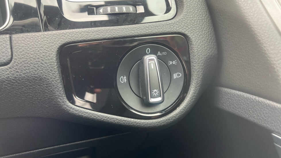 Volkswagen Golf 2.0 TSI 300 R 5dr 4MOTION DSG Petrol Hatchback - Image 25