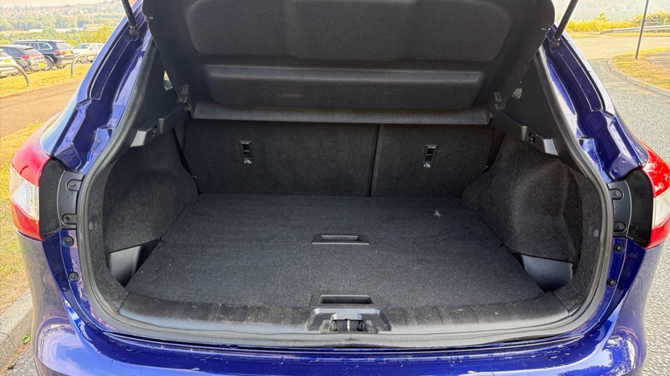 Nissan Qashqai 1.5 dCi Tekna 5dr Diesel Hatchback - Image 4