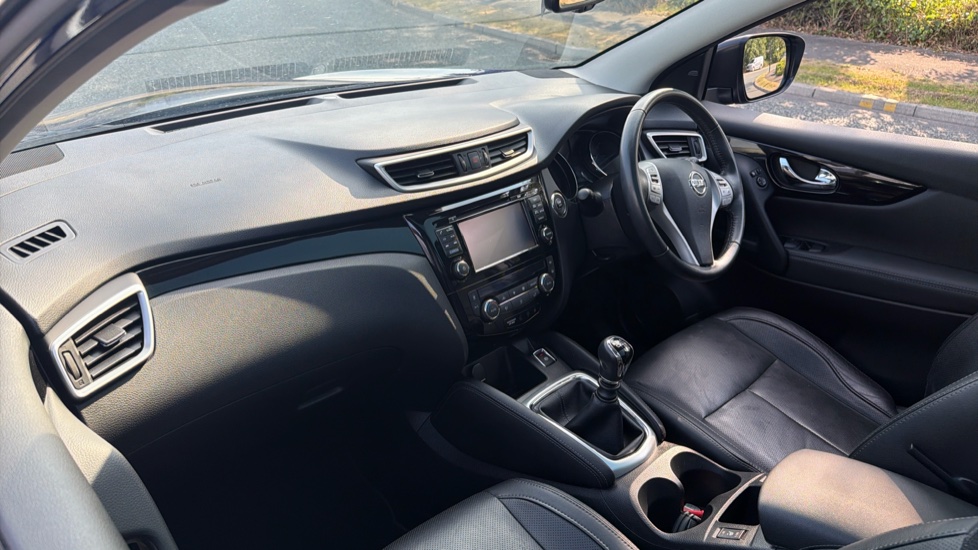 Nissan Qashqai 1.5 dCi Tekna 5dr Diesel Hatchback - Image 9