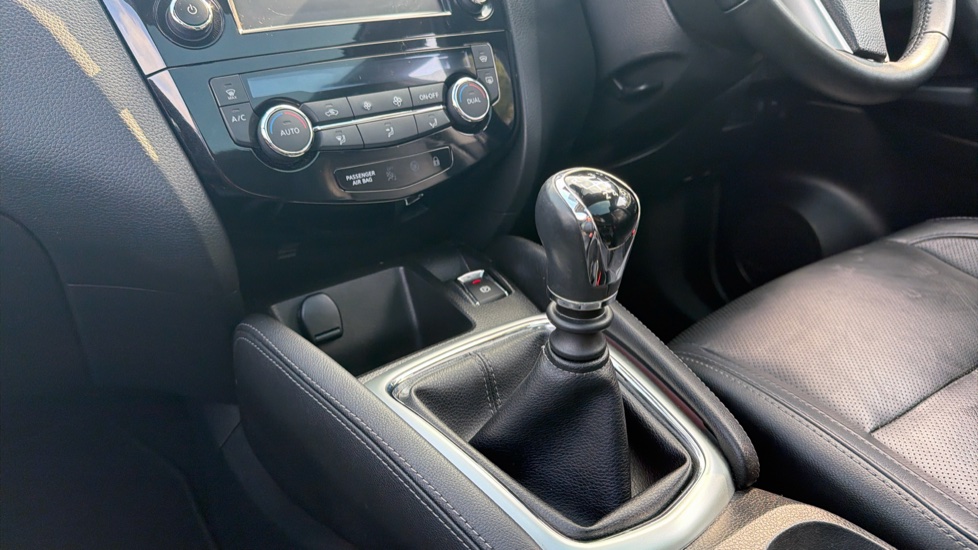 Nissan Qashqai 1.5 dCi Tekna 5dr Diesel Hatchback - Image 13