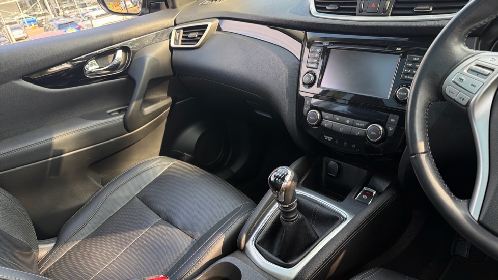 Nissan Qashqai 1.5 dCi Tekna 5dr Diesel Hatchback - Image 14