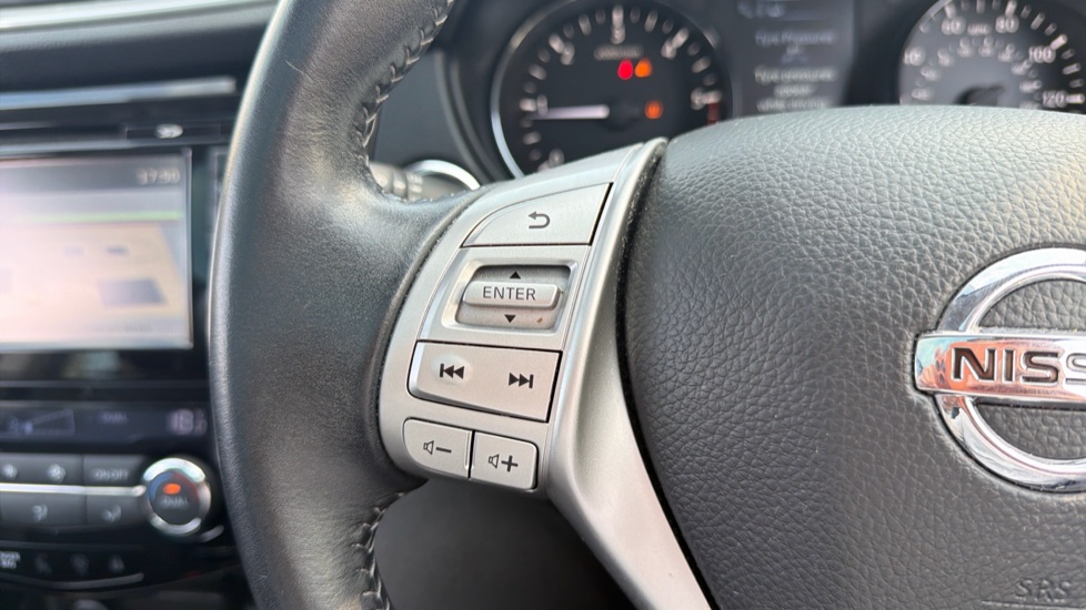 Nissan Qashqai 1.5 dCi Tekna 5dr Diesel Hatchback - Image 24