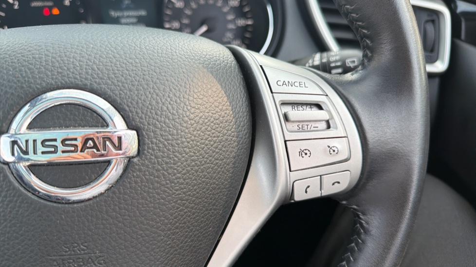 Nissan Qashqai 1.5 dCi Tekna 5dr Diesel Hatchback - Image 25