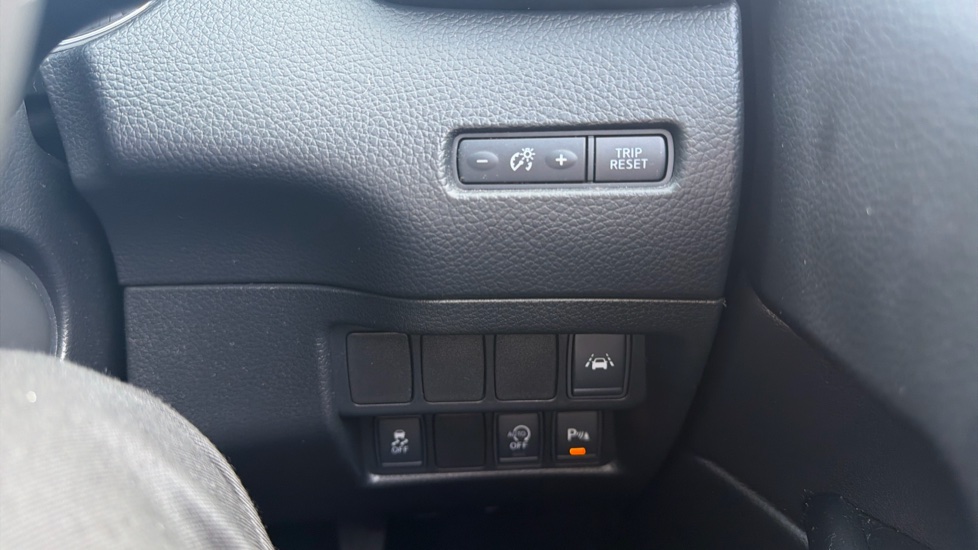 Nissan Qashqai 1.5 dCi Tekna 5dr Diesel Hatchback - Image 26