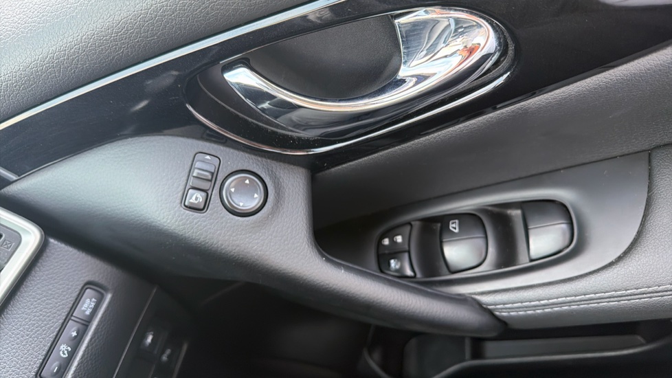 Nissan Qashqai 1.5 dCi Tekna 5dr Diesel Hatchback - Image 27