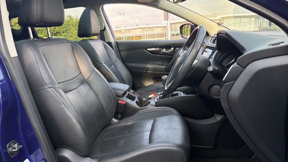 Nissan Qashqai 1.5 dCi Tekna 5dr Diesel Hatchback - Image 28