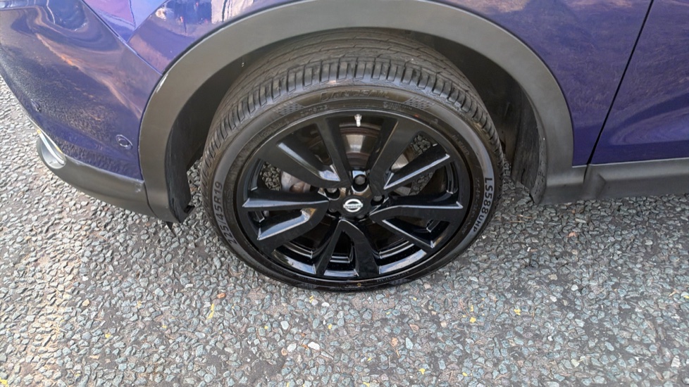 Nissan Qashqai 1.5 dCi Tekna 5dr Diesel Hatchback - Image 33