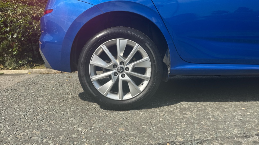 Skoda Kamiq 1.0 TSI 110 SE Drive 5dr Petrol Hatchback - Image 7
