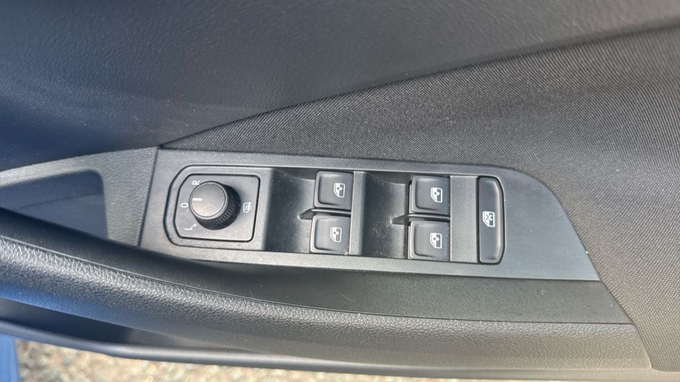 Skoda Kamiq 1.0 TSI 110 SE Drive 5dr Petrol Hatchback - Image 21