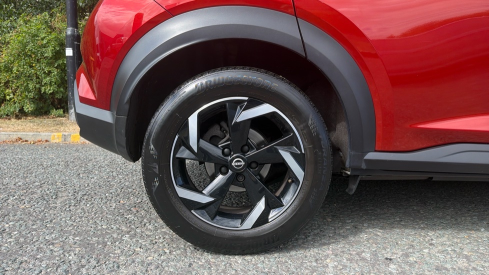 Nissan Juke 1.0 DiG-T 114 N-Connecta 5dr DCT Petrol Hatchback - Image 7