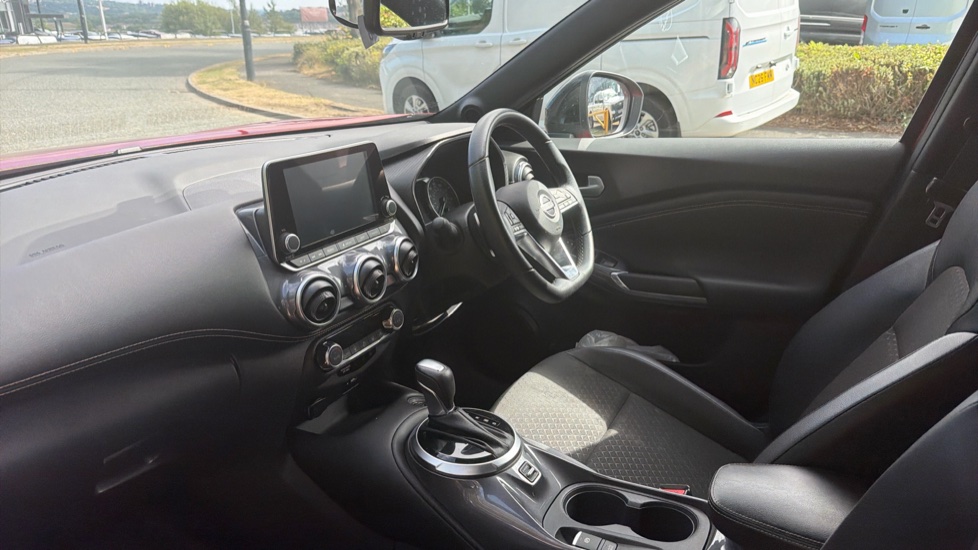 Nissan Juke 1.0 DiG-T 114 N-Connecta 5dr DCT Petrol Hatchback - Image 9