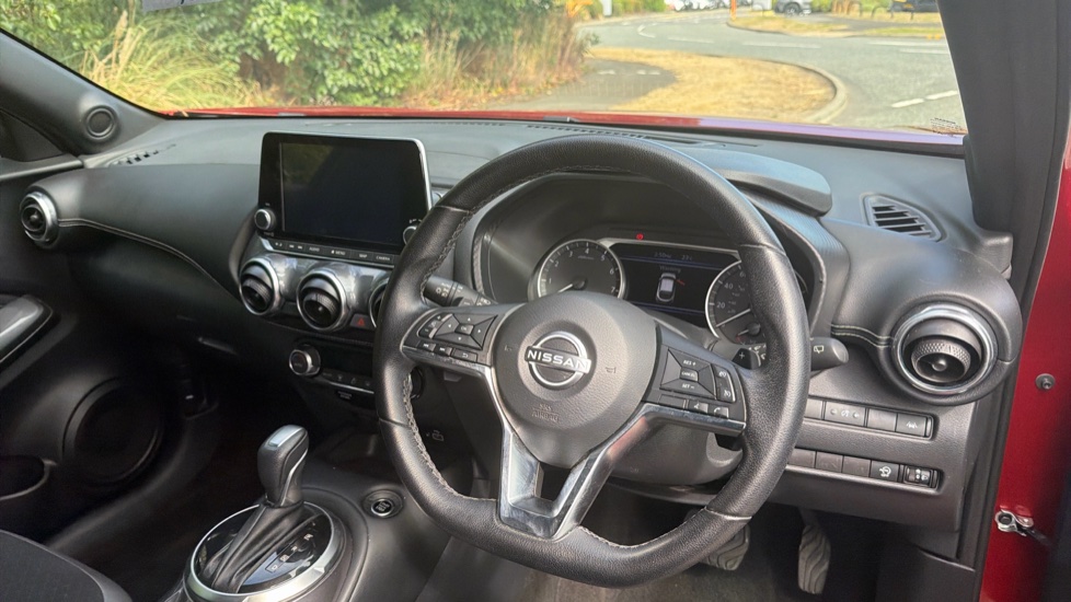 Nissan Juke 1.0 DiG-T 114 N-Connecta 5dr DCT Petrol Hatchback - Image 11