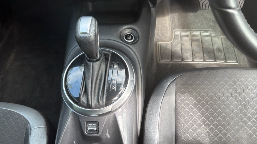 Nissan Juke 1.0 DiG-T 114 N-Connecta 5dr DCT Petrol Hatchback - Image 13