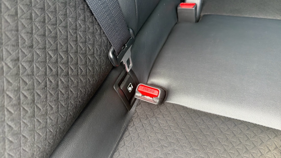 Nissan Juke 1.0 DiG-T 114 N-Connecta 5dr DCT Petrol Hatchback - Image 17