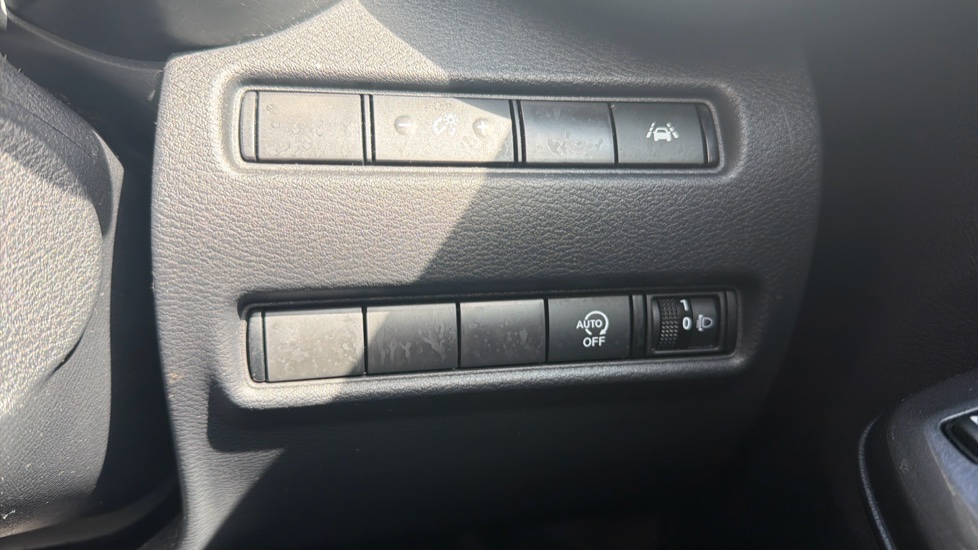 Nissan Juke 1.0 DiG-T 114 N-Connecta 5dr DCT Petrol Hatchback - Image 25