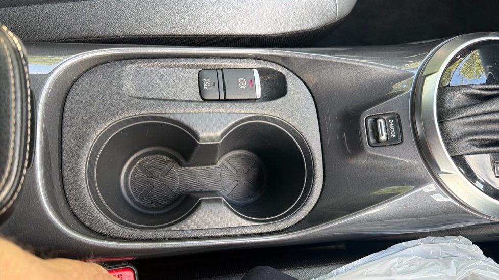Nissan Juke 1.0 DiG-T 114 N-Connecta 5dr DCT Petrol Hatchback - Image 32