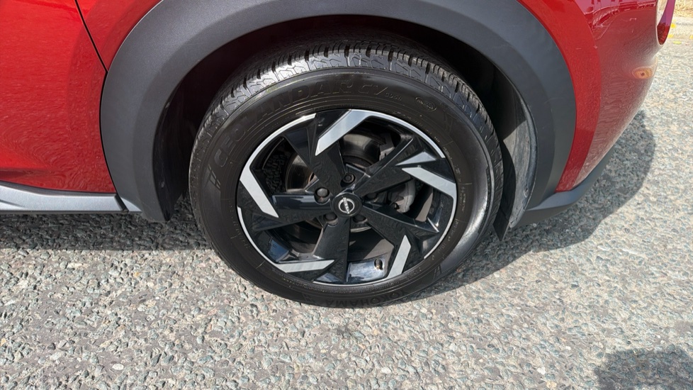 Nissan Juke 1.0 DiG-T 114 N-Connecta 5dr DCT Petrol Hatchback - Image 35