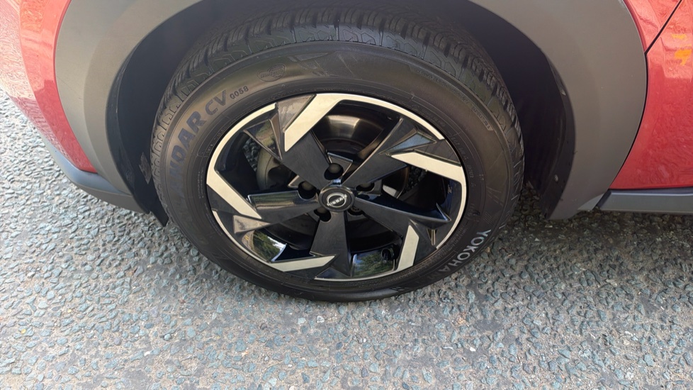 Nissan Juke 1.0 DiG-T 114 N-Connecta 5dr DCT Petrol Hatchback - Image 39