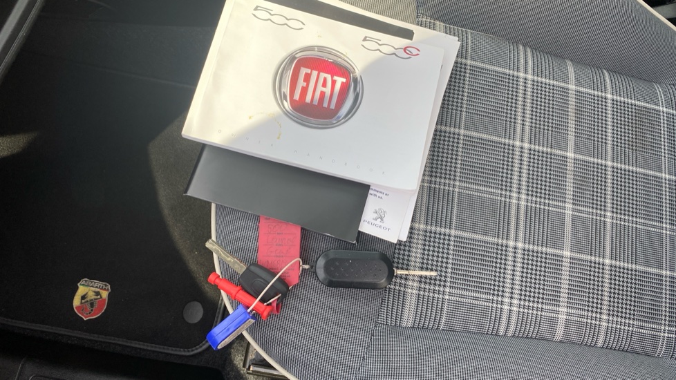Fiat 500 1.2 Lounge 3dr Petrol Hatchback - Image 19