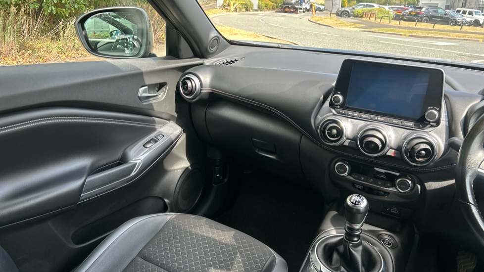 Nissan Juke 1.0 DiG-T 114 N-Connecta 5dr Petrol Hatchback - Image 14