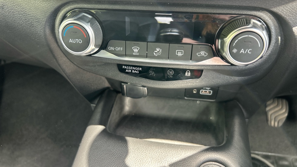 Nissan Juke 1.0 DiG-T 114 N-Connecta 5dr Petrol Hatchback - Image 24
