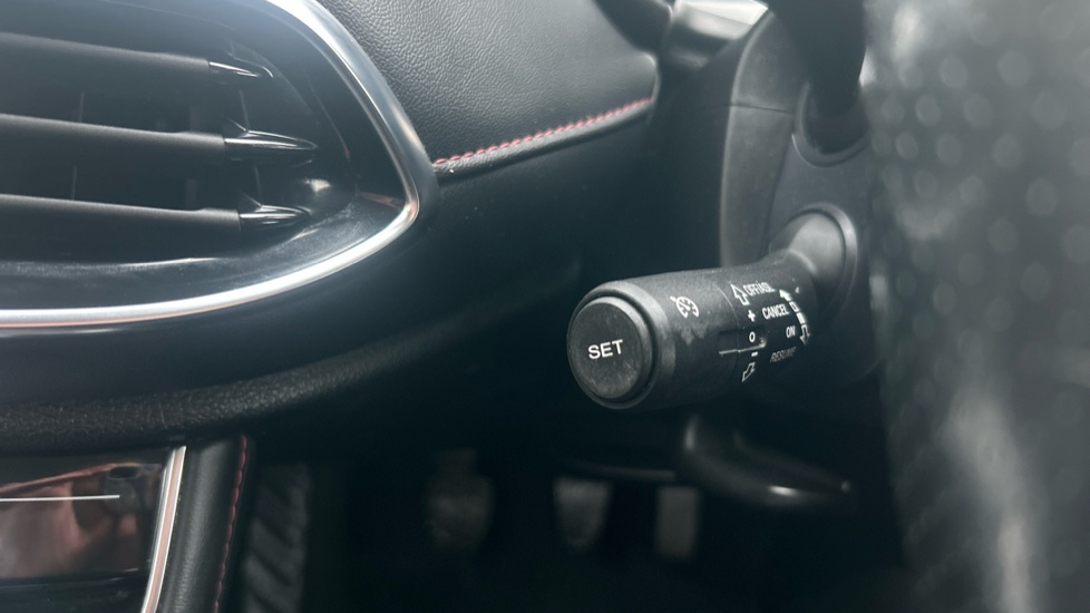 MG HS 1.5 T-GDI Excite 5dr Petrol Hatchback - Image 28