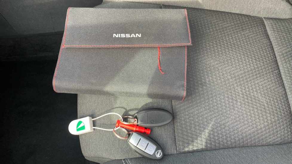 Nissan Qashqai 1.3 DiG-T MH 158 N-Connecta 5dr Xtronic Petrol Hatchback - Image 19