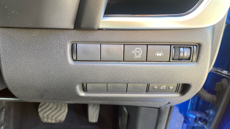 Nissan Qashqai 1.3 DiG-T MH 158 N-Connecta 5dr Xtronic Petrol Hatchback - Image 25