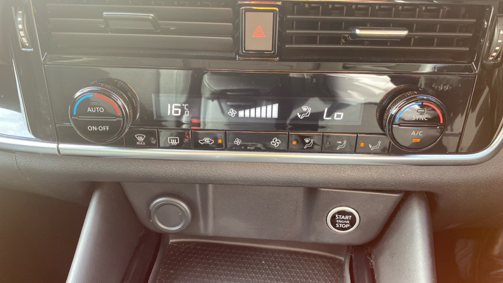 Nissan Qashqai 1.3 DiG-T MH 158 N-Connecta 5dr Xtronic Petrol Hatchback - Image 34