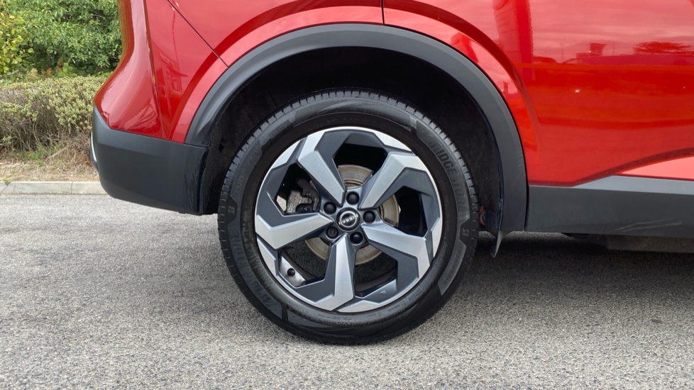 Nissan Qashqai 1.3 DiG-T MH N-Connecta 5dr Petrol Hatchback - Image 7
