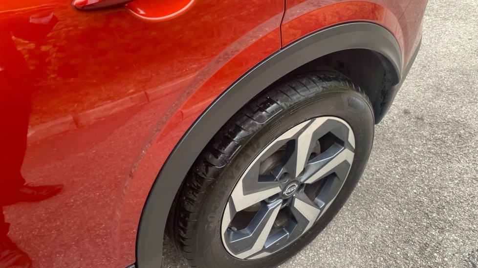 Nissan Qashqai 1.3 DiG-T MH N-Connecta 5dr Petrol Hatchback - Image 8