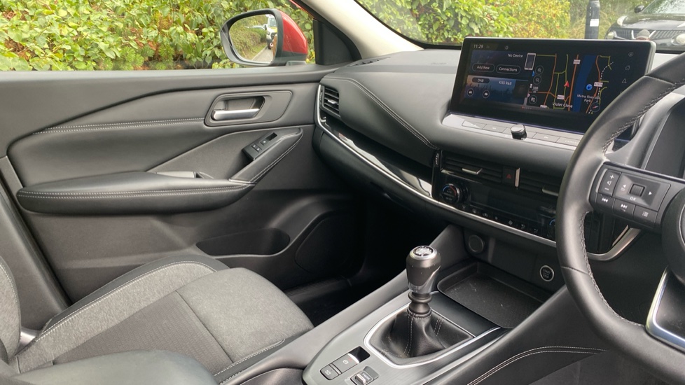 Nissan Qashqai 1.3 DiG-T MH N-Connecta 5dr Petrol Hatchback - Image 14