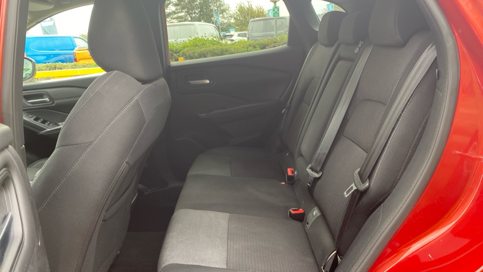 Nissan Qashqai 1.3 DiG-T MH N-Connecta 5dr Petrol Hatchback - Image 16