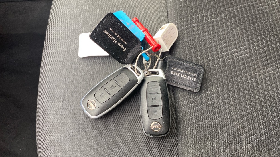 Nissan Qashqai 1.3 DiG-T MH N-Connecta 5dr Petrol Hatchback - Image 20