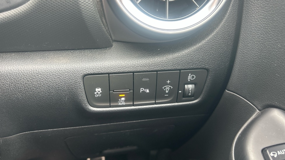 Hyundai KONA 100kW Premium 39kWh 5dr Auto Electric Hatchback - Image 26