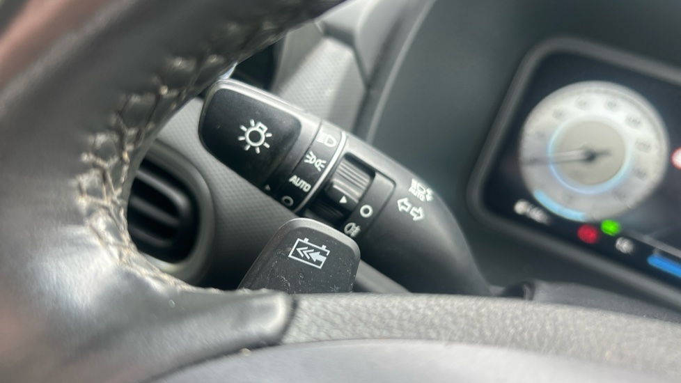 Hyundai KONA 100kW Premium 39kWh 5dr Auto Electric Hatchback - Image 28